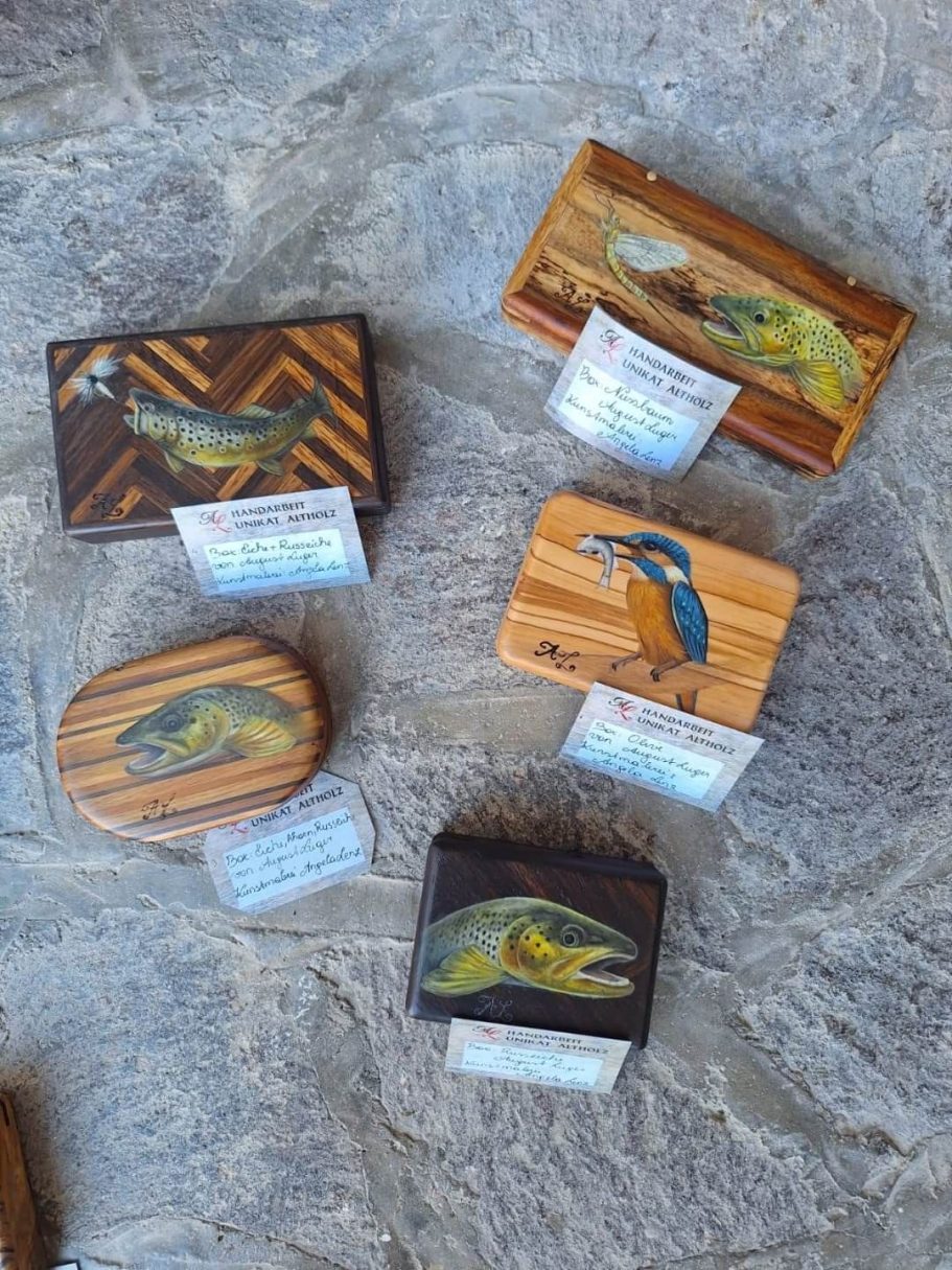 Handgefertigte Fliegendosen mit verschiedenen Holzarten 1